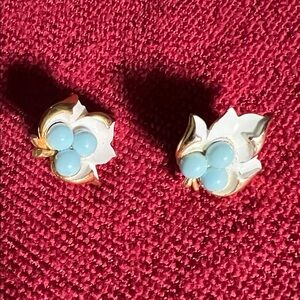 Sarah Coventry Placid Beauty Light Blue and White Floral Clip Earrings